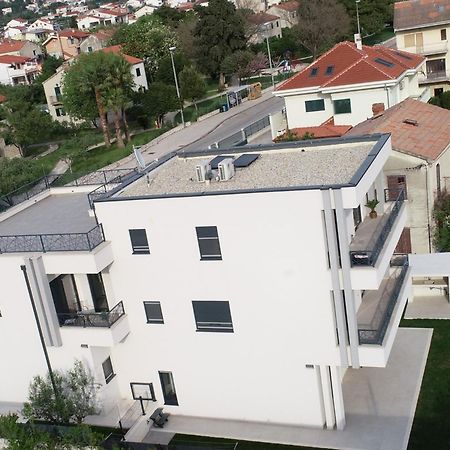 Apartmani Le-Lu Каштела Екстер'єр фото