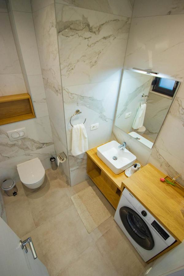 Apartmani Le-Lu Каштела Екстер'єр фото