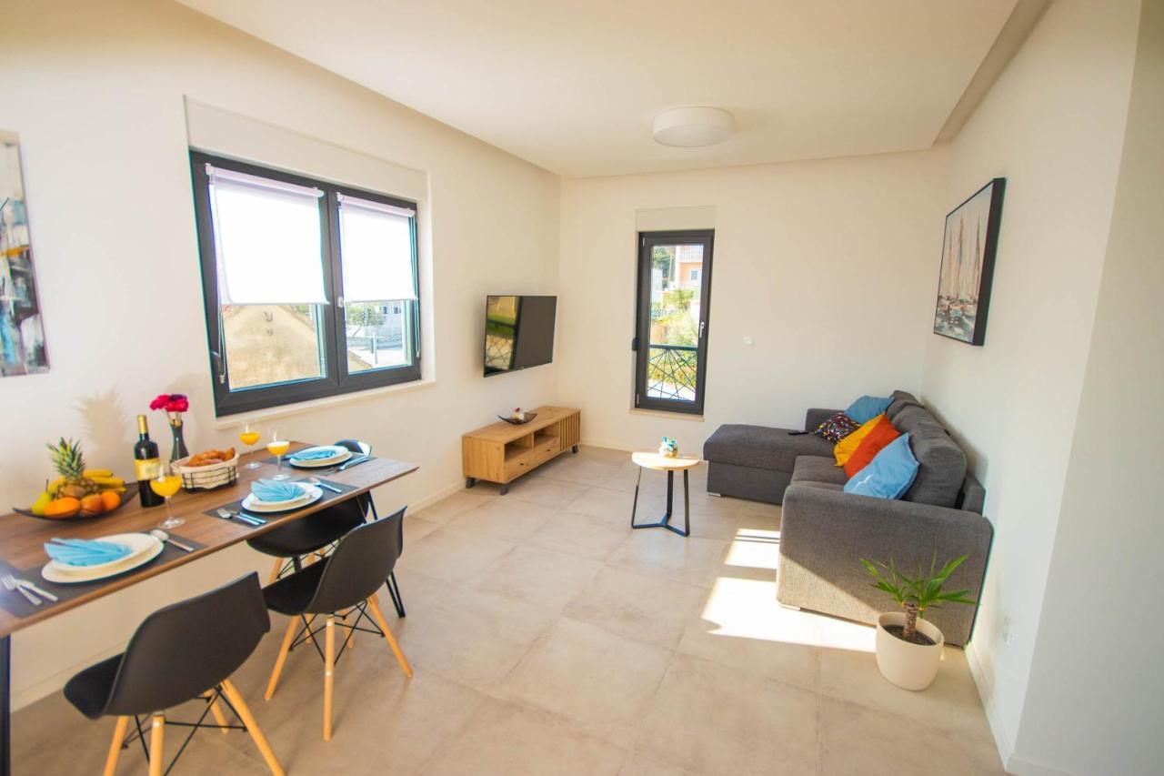 Apartmani Le-Lu Каштела Екстер'єр фото