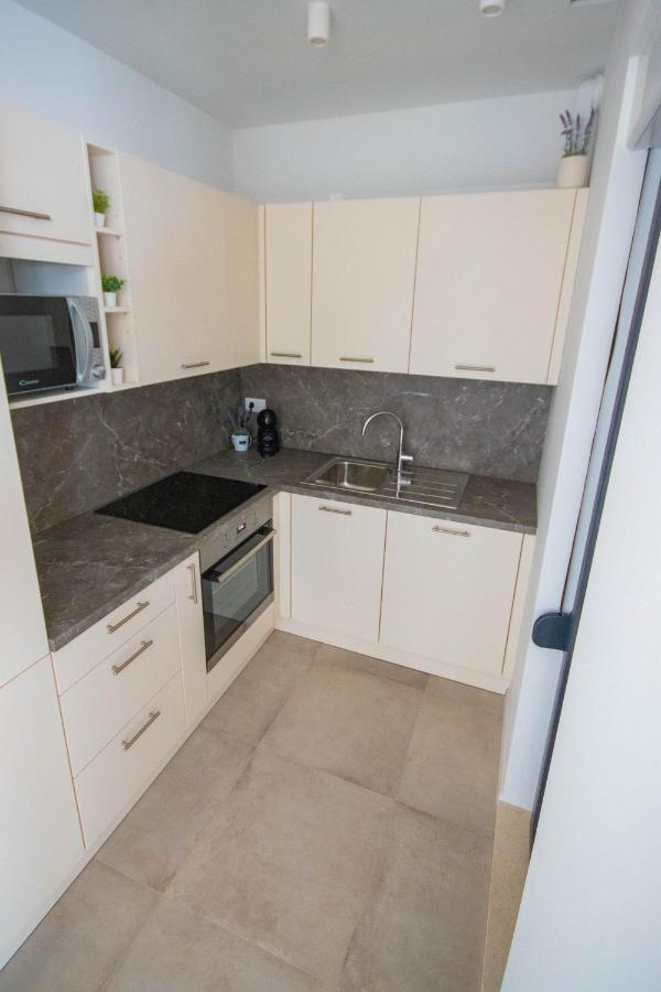 Apartmani Le-Lu Каштела Екстер'єр фото