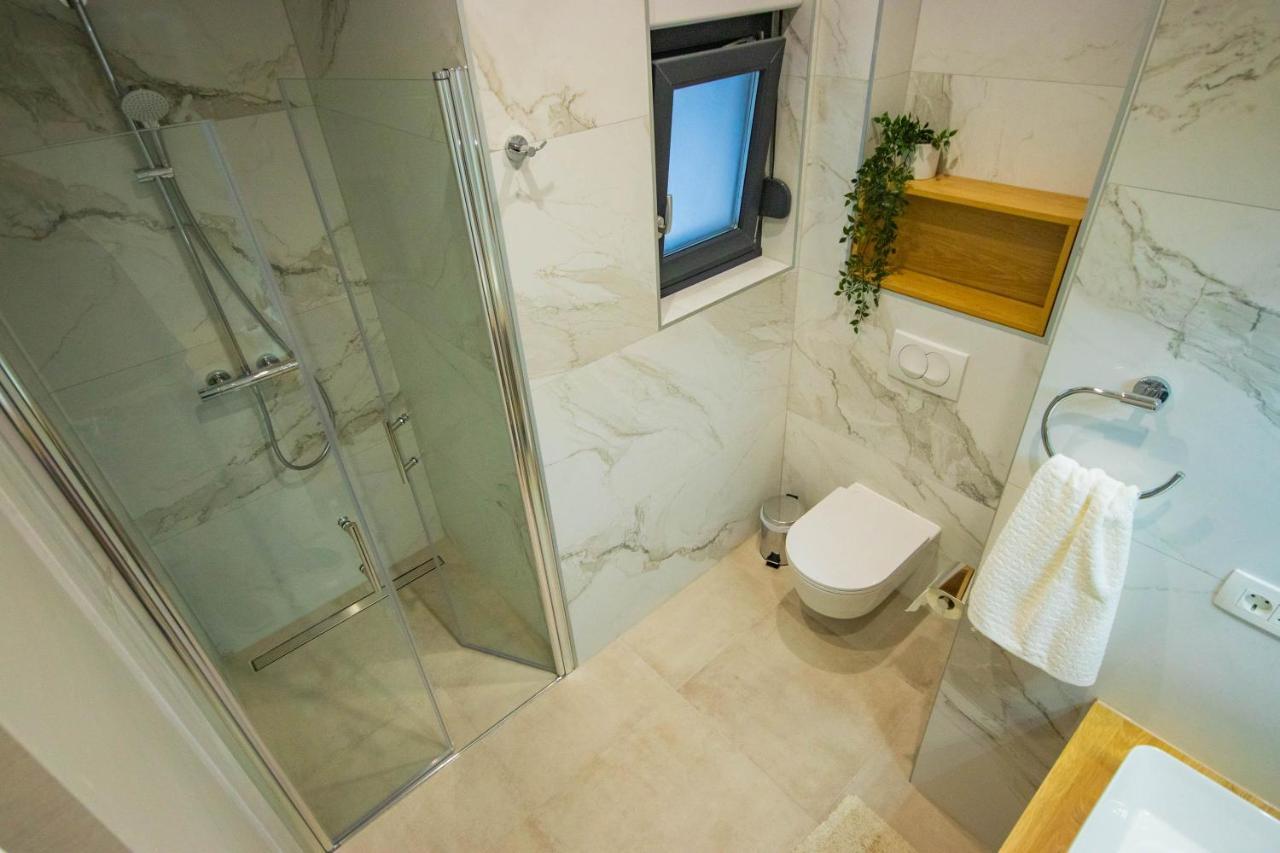 Apartmani Le-Lu Каштела Екстер'єр фото