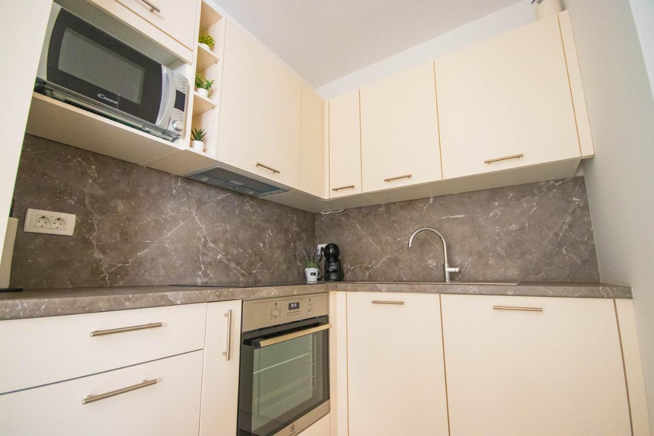 Apartmani Le-Lu Каштела Екстер'єр фото