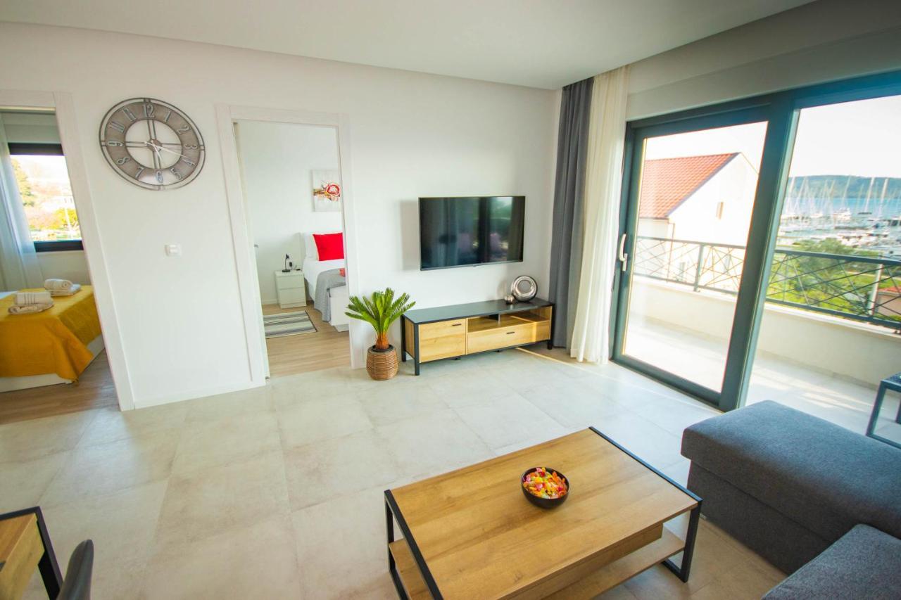 Apartmani Le-Lu Каштела Екстер'єр фото