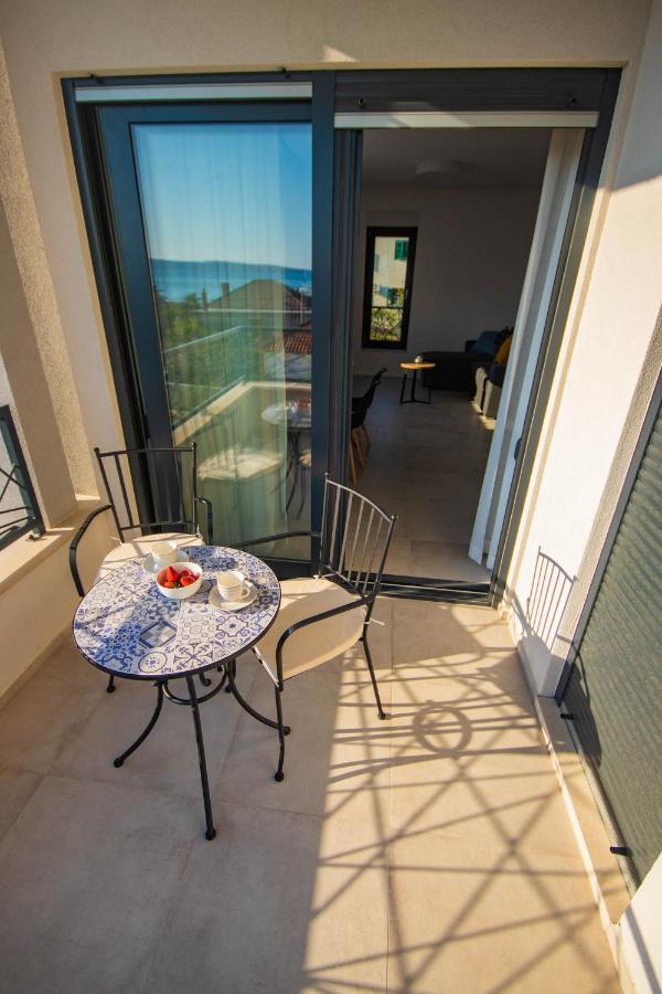 Apartmani Le-Lu Каштела Екстер'єр фото